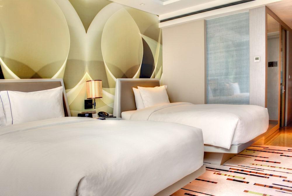 Doubletree By Hilton Jakarta - Diponegoro Kültér fotó Deluxe Room