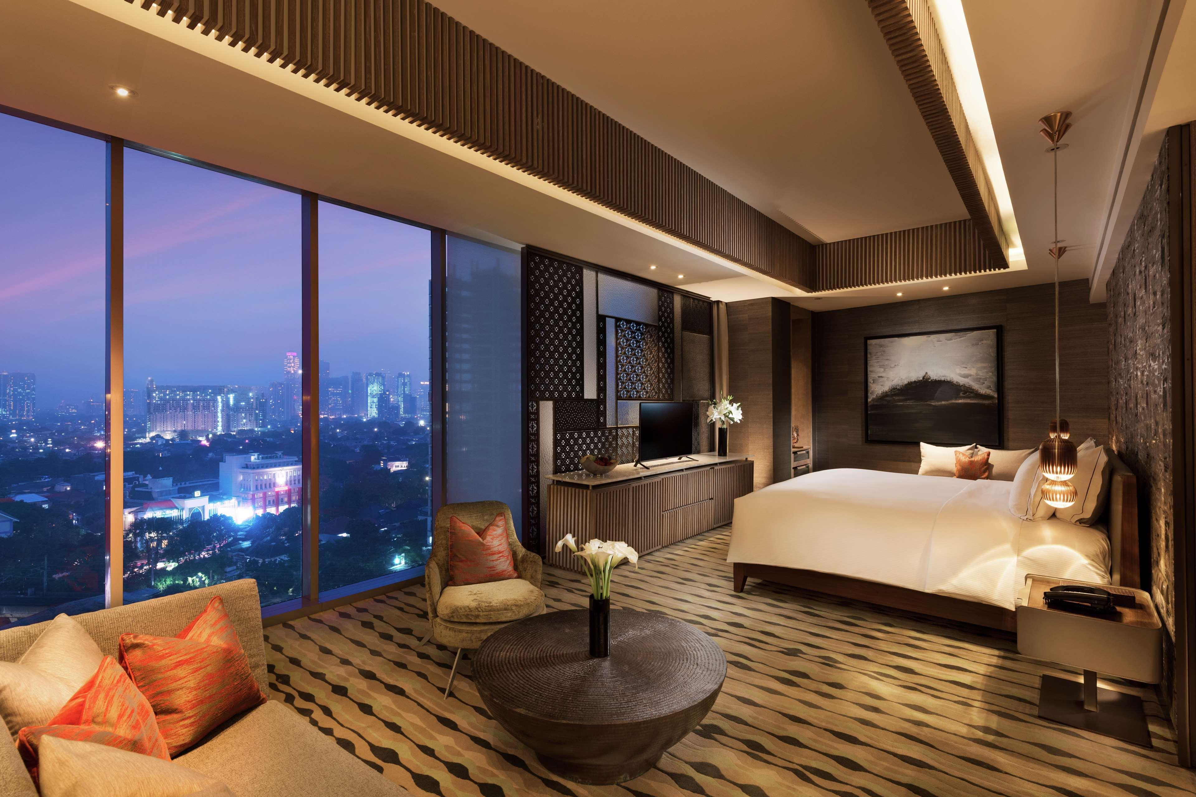 Doubletree By Hilton Jakarta - Diponegoro Kültér fotó A suite at the hotel