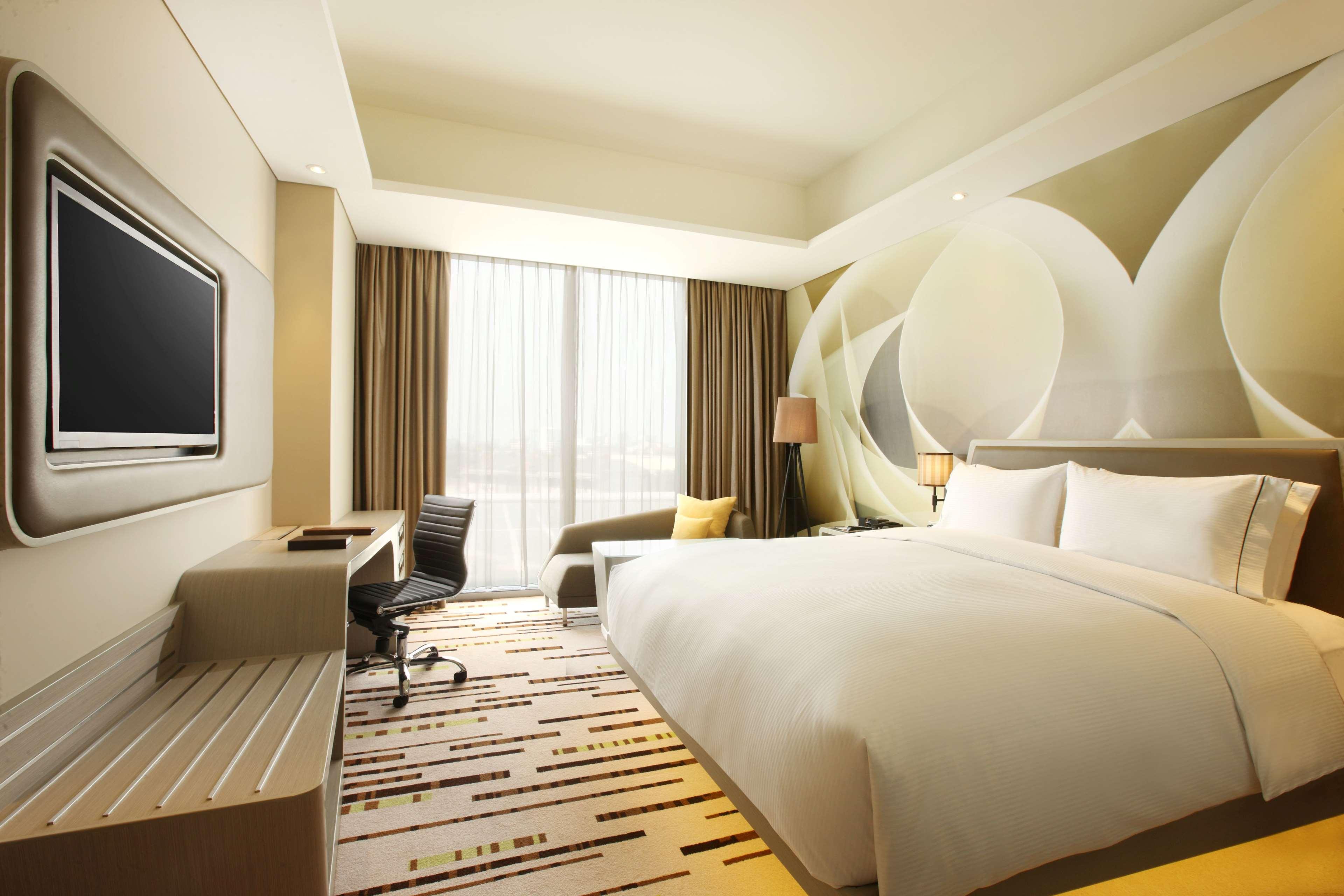 Doubletree By Hilton Jakarta - Diponegoro Kültér fotó Deluxe Room