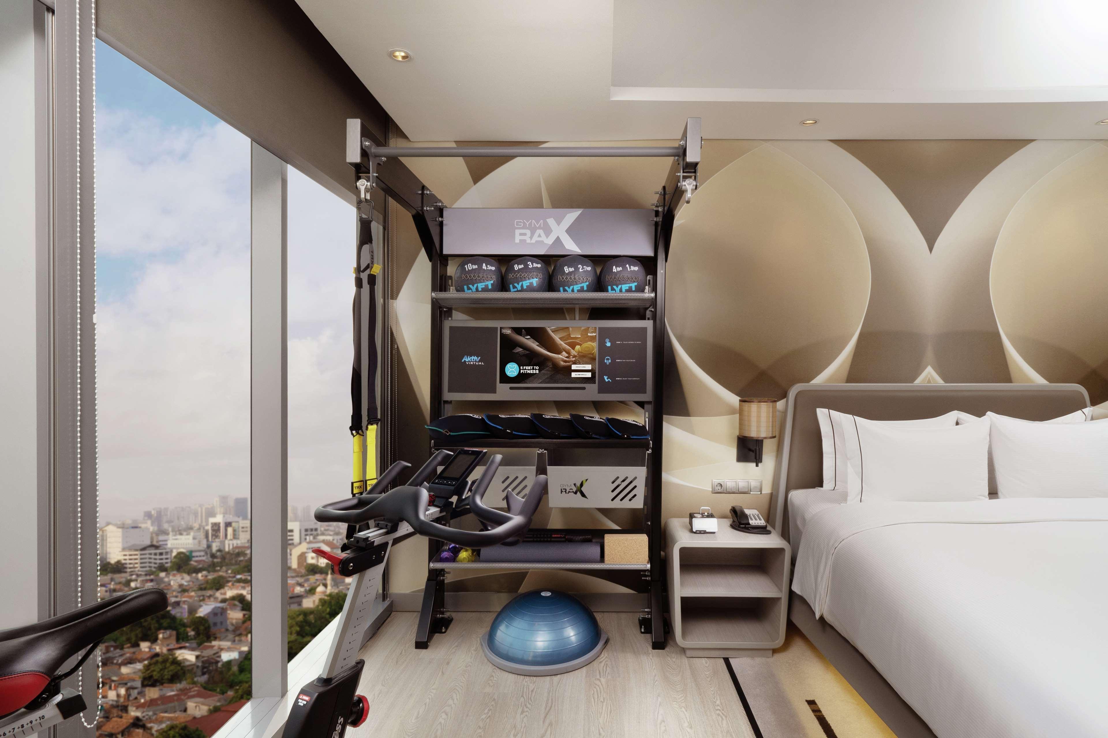 Doubletree By Hilton Jakarta - Diponegoro Kültér fotó A home gym