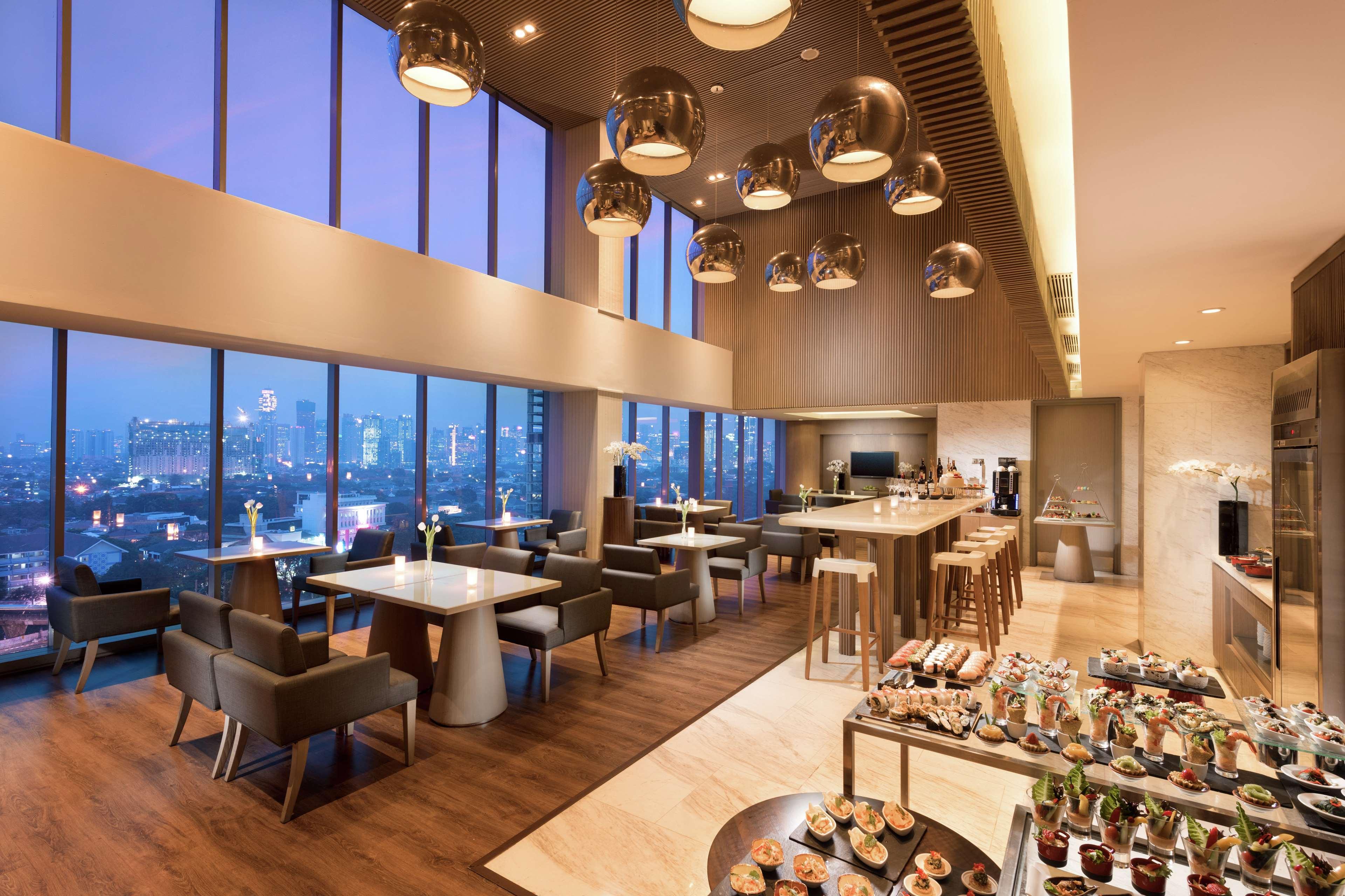 Doubletree By Hilton Jakarta - Diponegoro Kültér fotó Club Lounge at Suvarnabhumi Airport