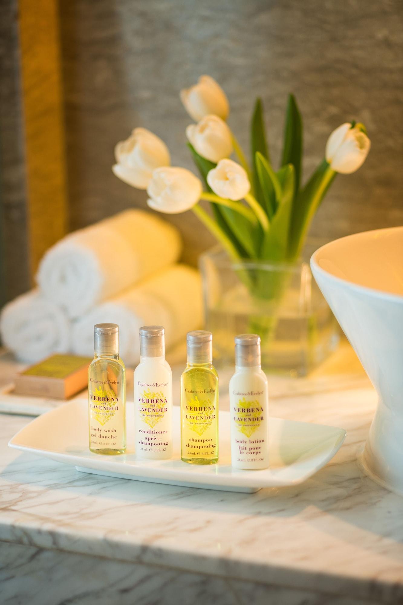 Doubletree By Hilton Jakarta - Diponegoro Kültér fotó Aromatherapy products