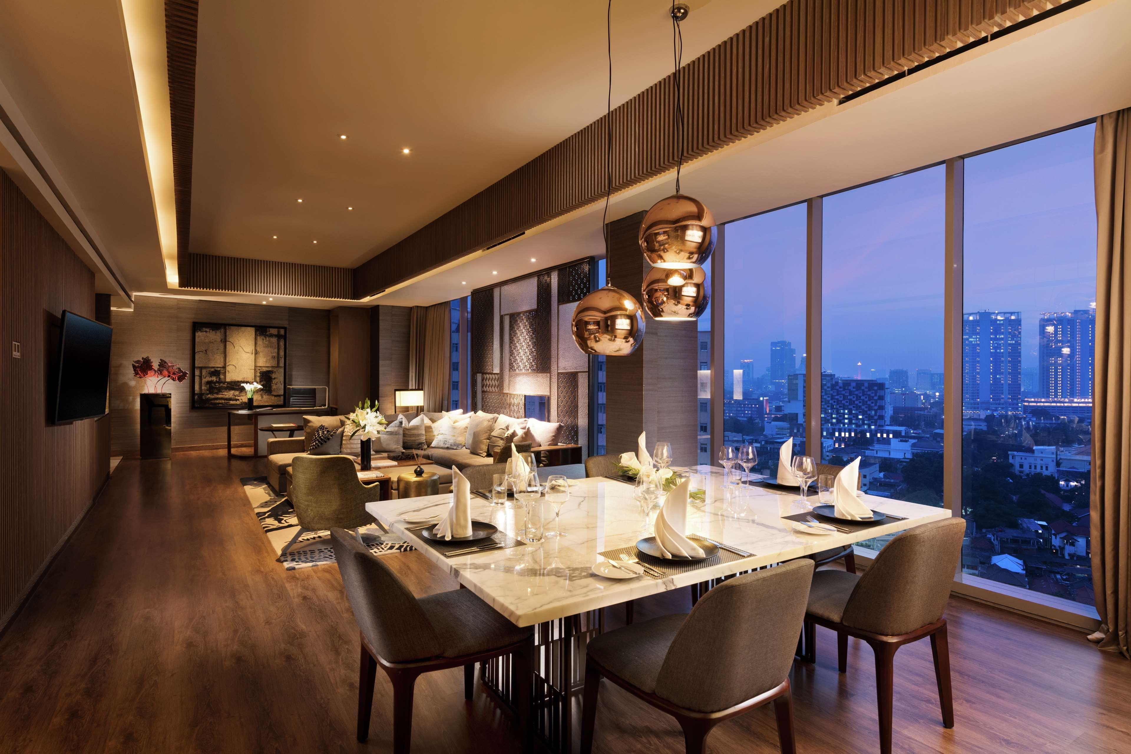 Doubletree By Hilton Jakarta - Diponegoro Kültér fotó The Club at The Park, Hyderabad