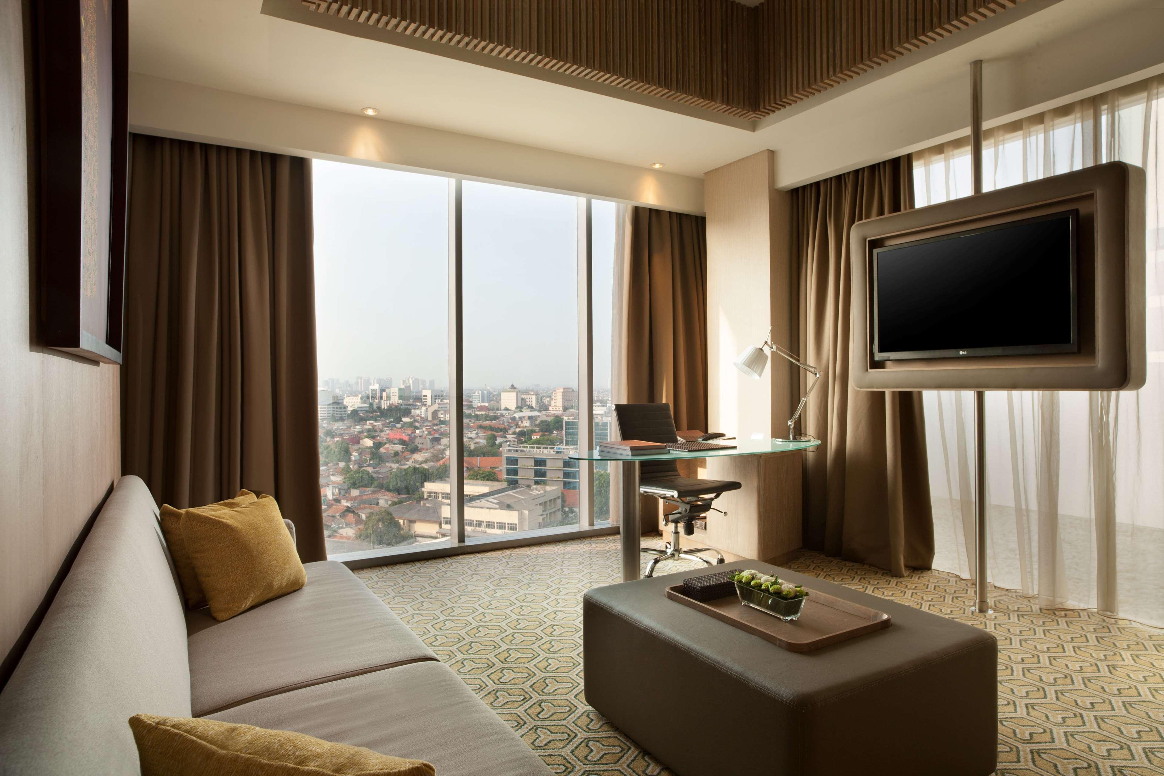 Doubletree By Hilton Jakarta - Diponegoro Kültér fotó Suite at the hotel