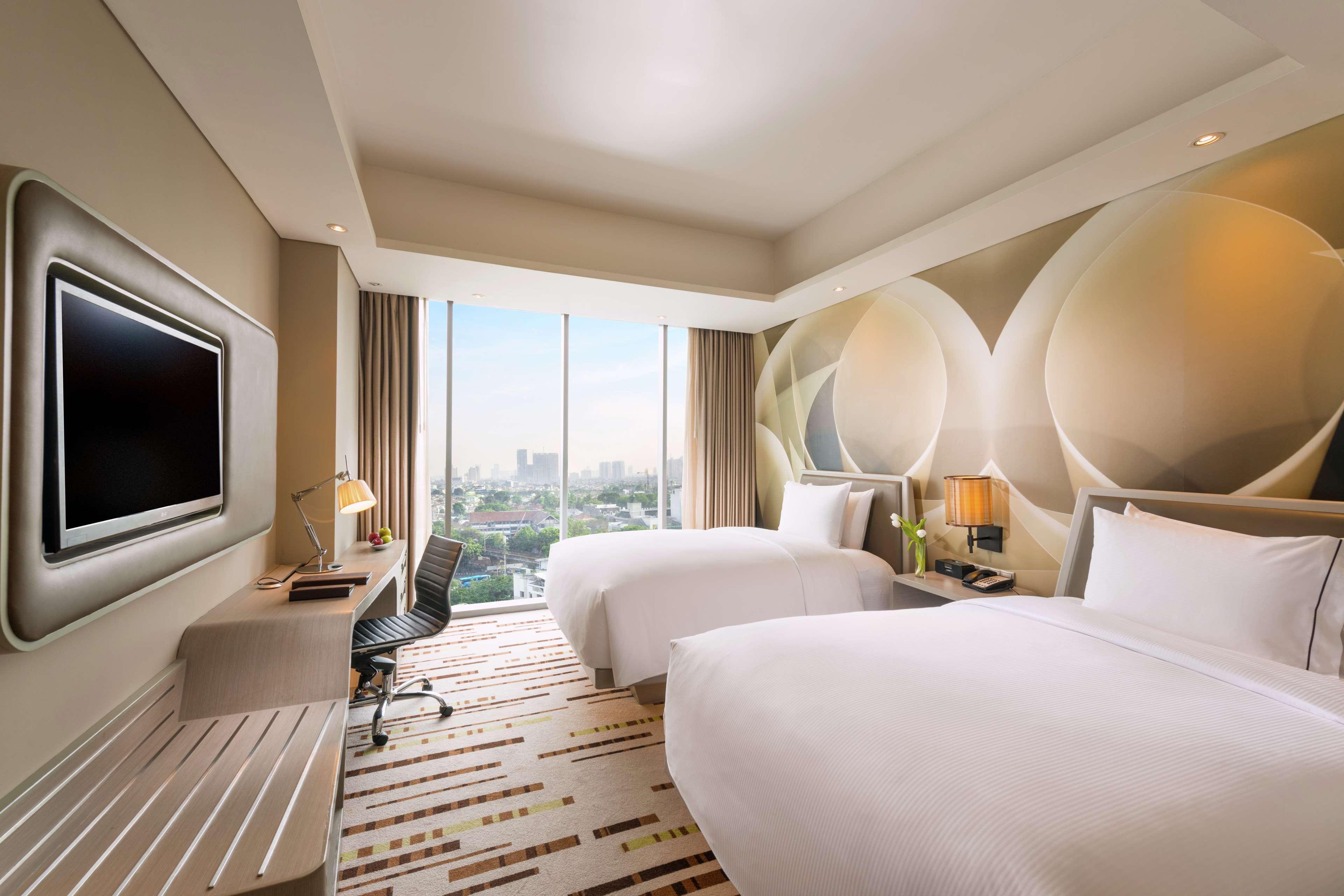 Doubletree By Hilton Jakarta - Diponegoro Kültér fotó Deluxe Room