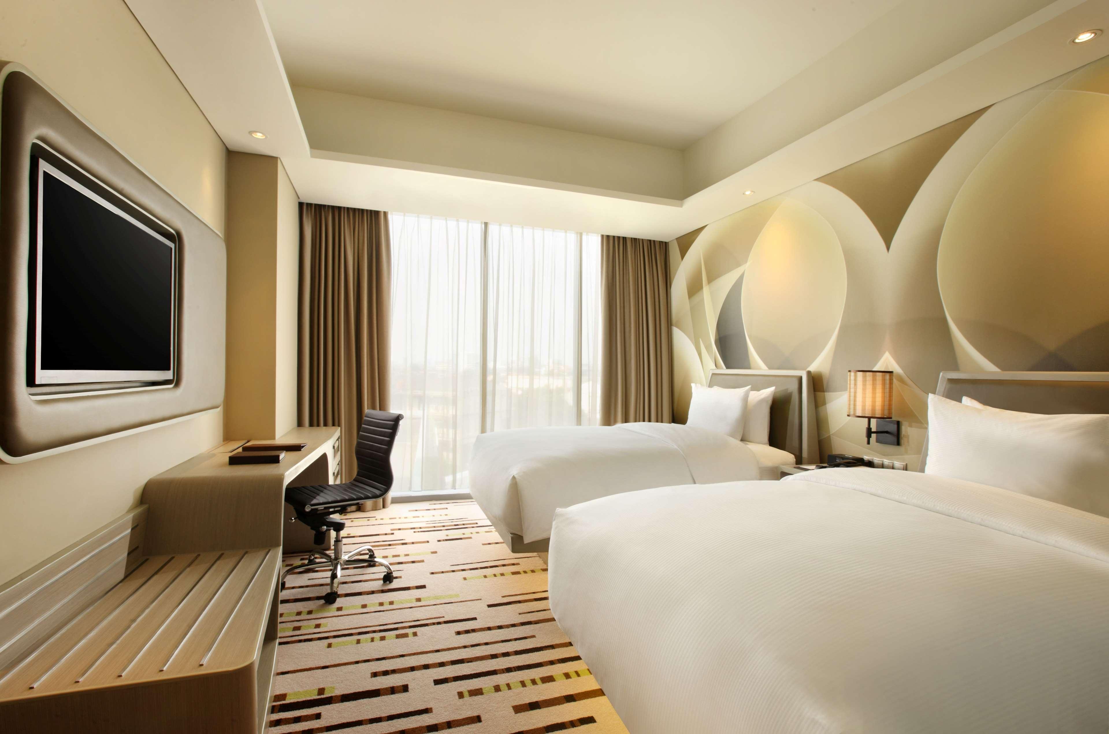 Doubletree By Hilton Jakarta - Diponegoro Kültér fotó Deluxe Room