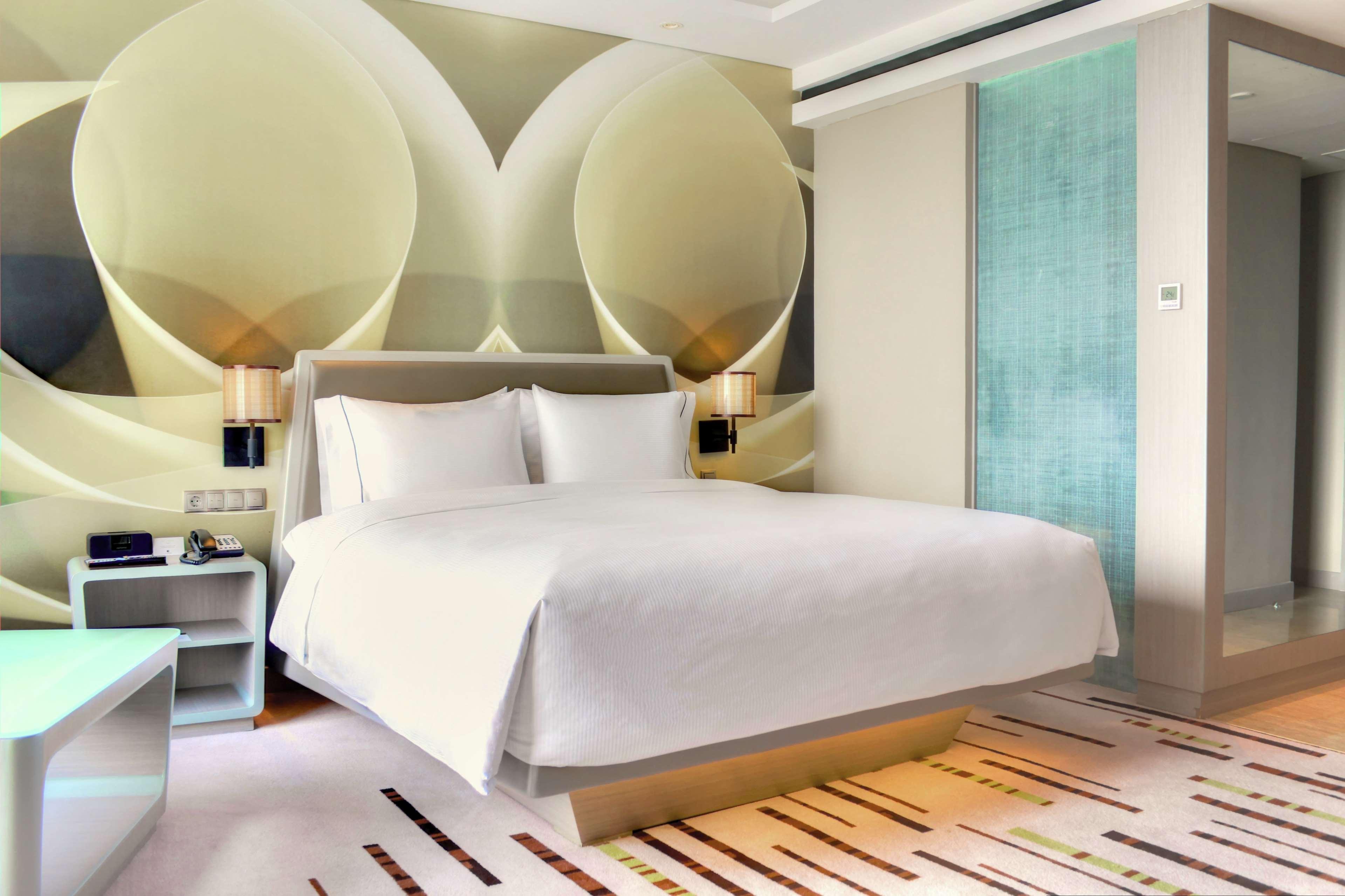 Doubletree By Hilton Jakarta - Diponegoro Kültér fotó A room at the W Hotel in London