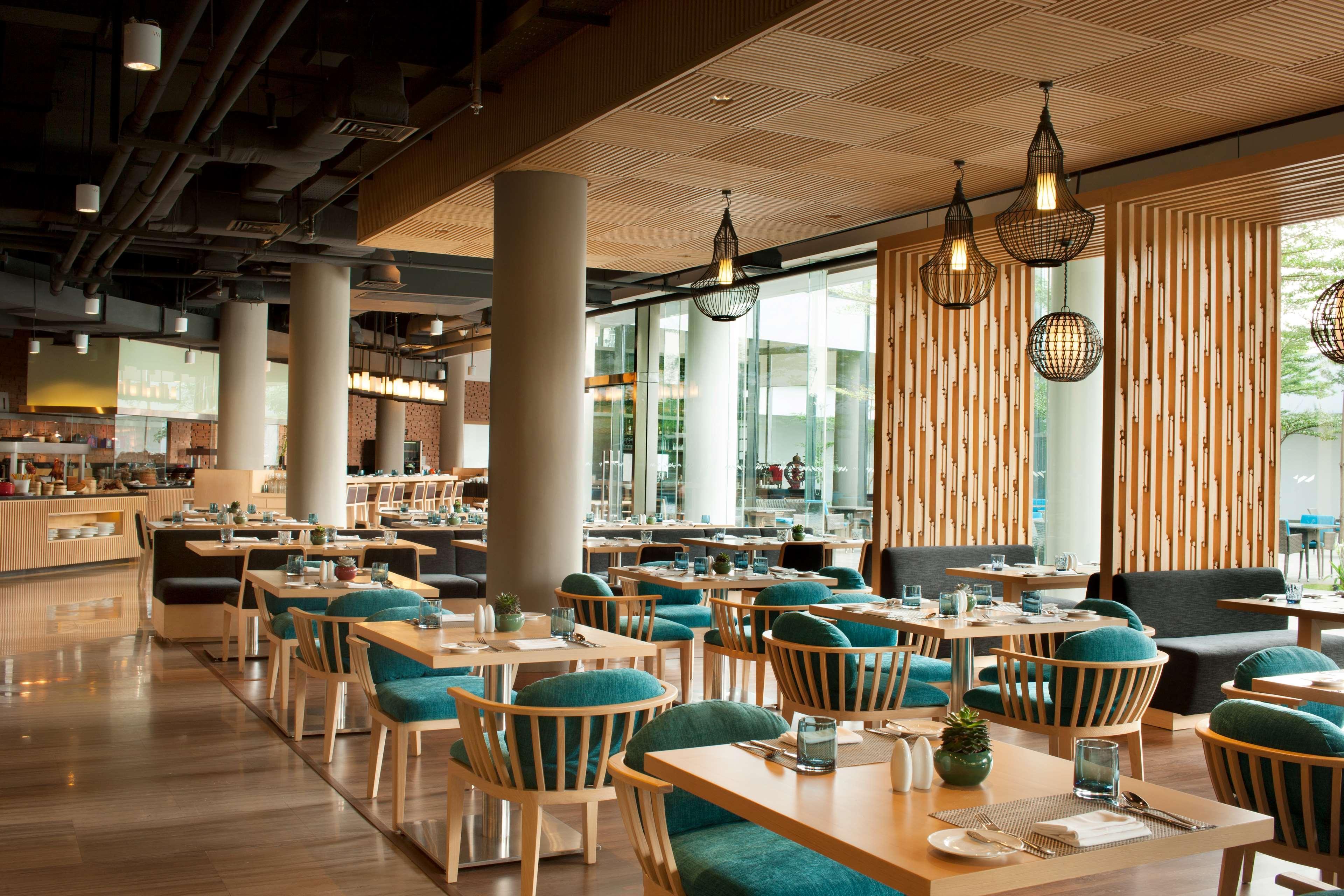 Doubletree By Hilton Jakarta - Diponegoro Kültér fotó The restaurant