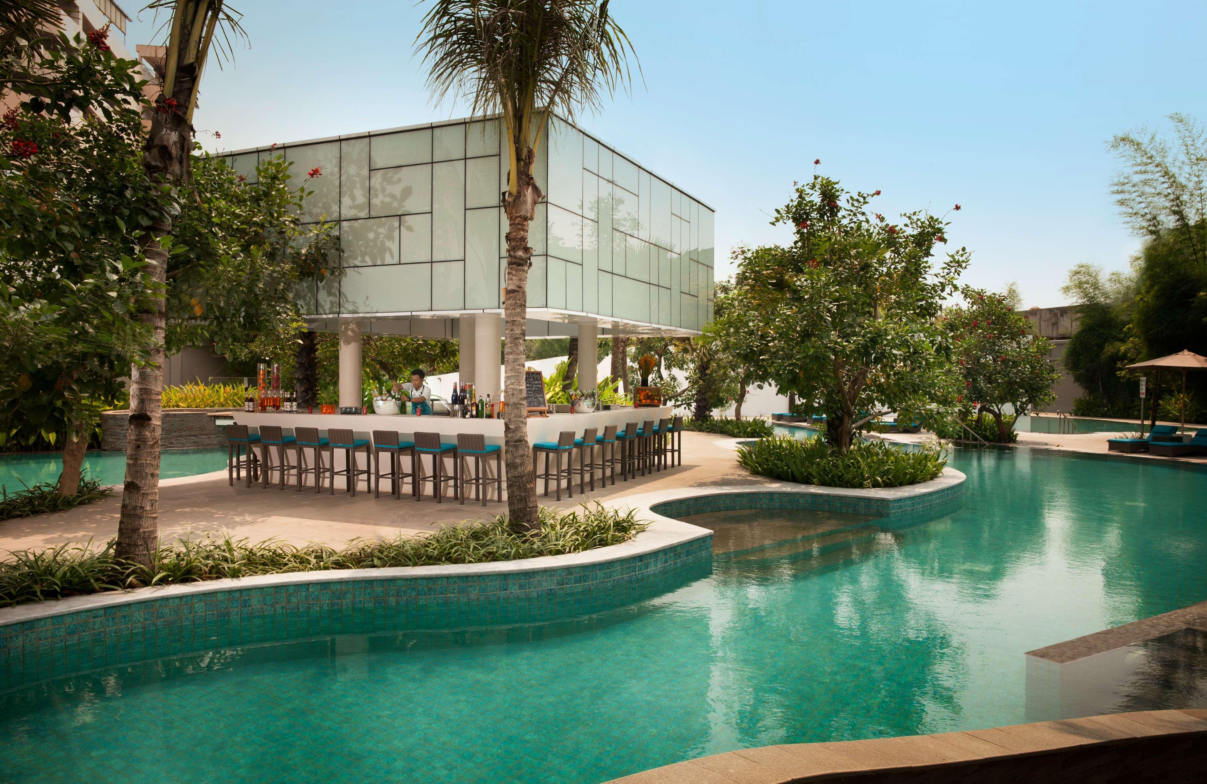 Doubletree By Hilton Jakarta - Diponegoro Kültér fotó The pool at the hotel