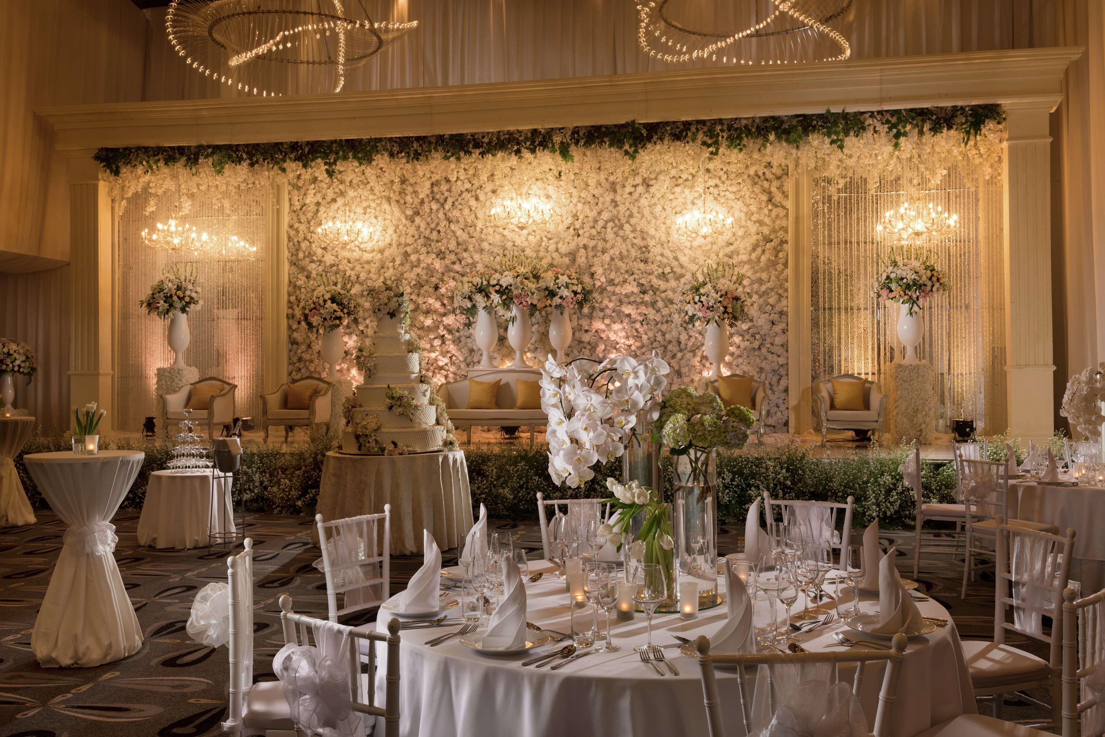 Doubletree By Hilton Jakarta - Diponegoro Kültér fotó Wedding reception at The Westin