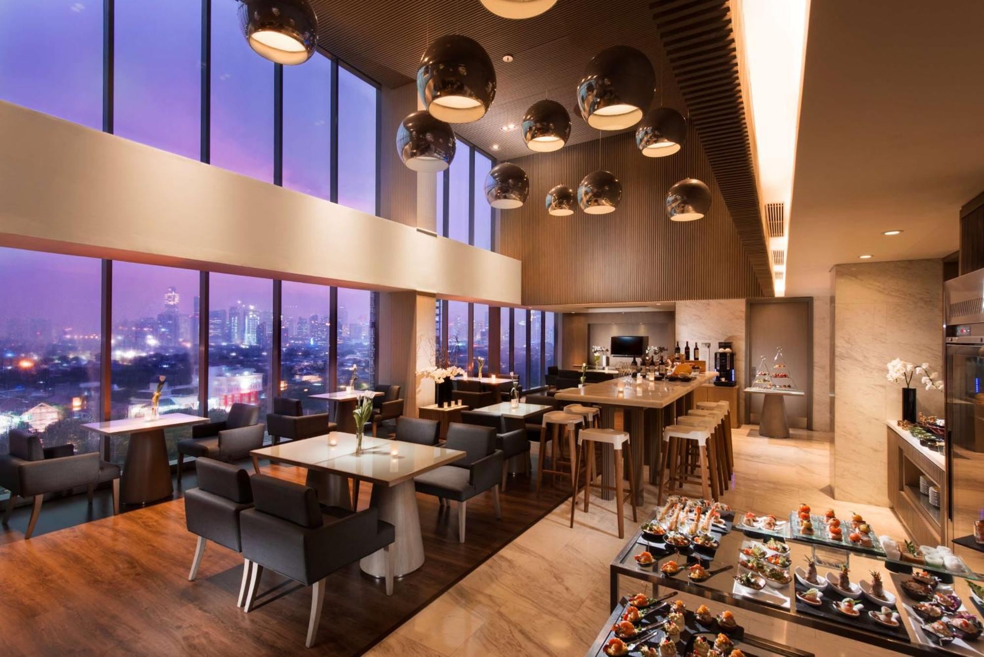Doubletree By Hilton Jakarta - Diponegoro Kültér fotó The Club at Suvarnabhumi Airport