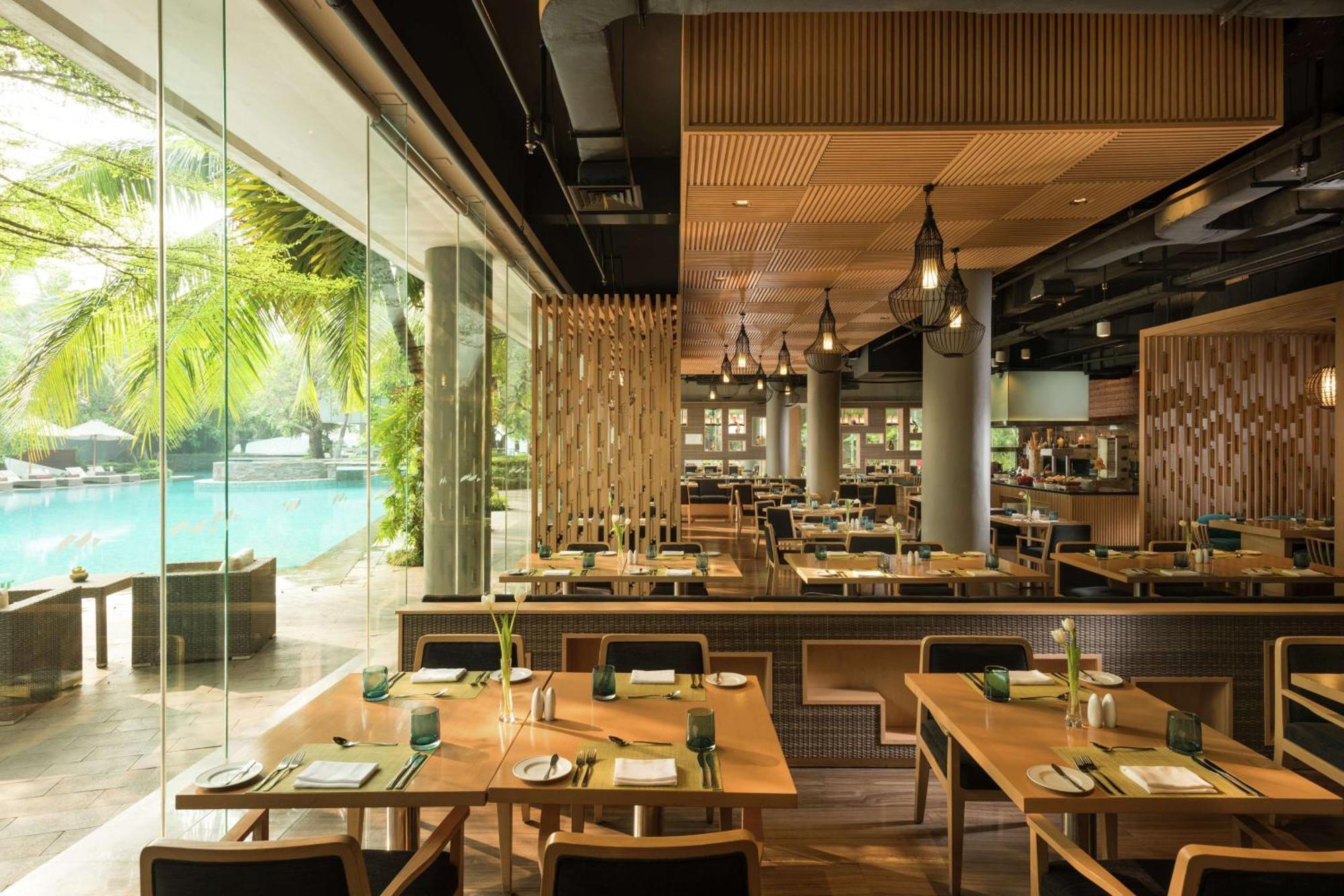 Doubletree By Hilton Jakarta - Diponegoro Kültér fotó The Deck