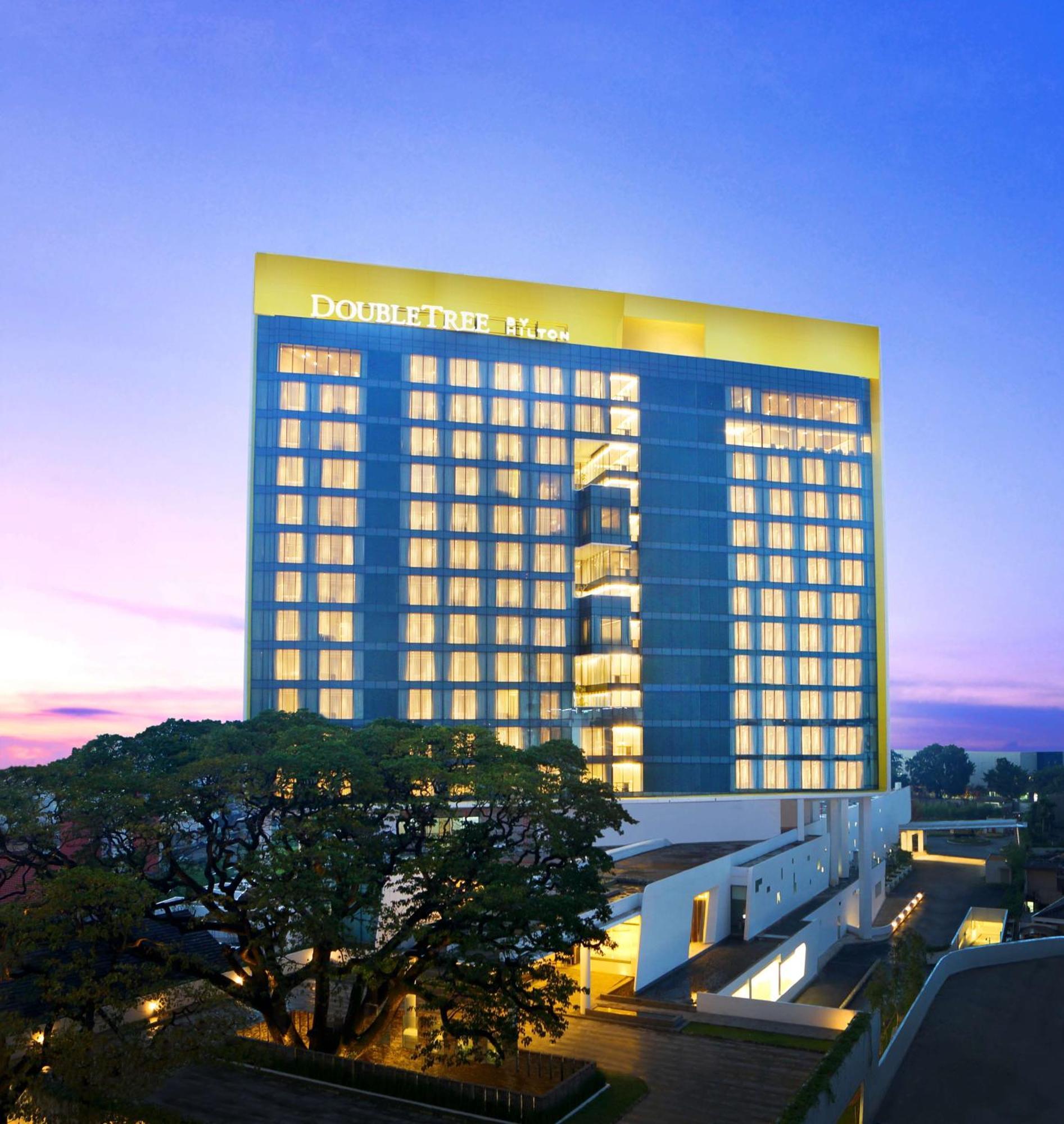 Doubletree By Hilton Jakarta - Diponegoro Kültér fotó DoubleTree by Hilton Hotel Kuala Lumpur