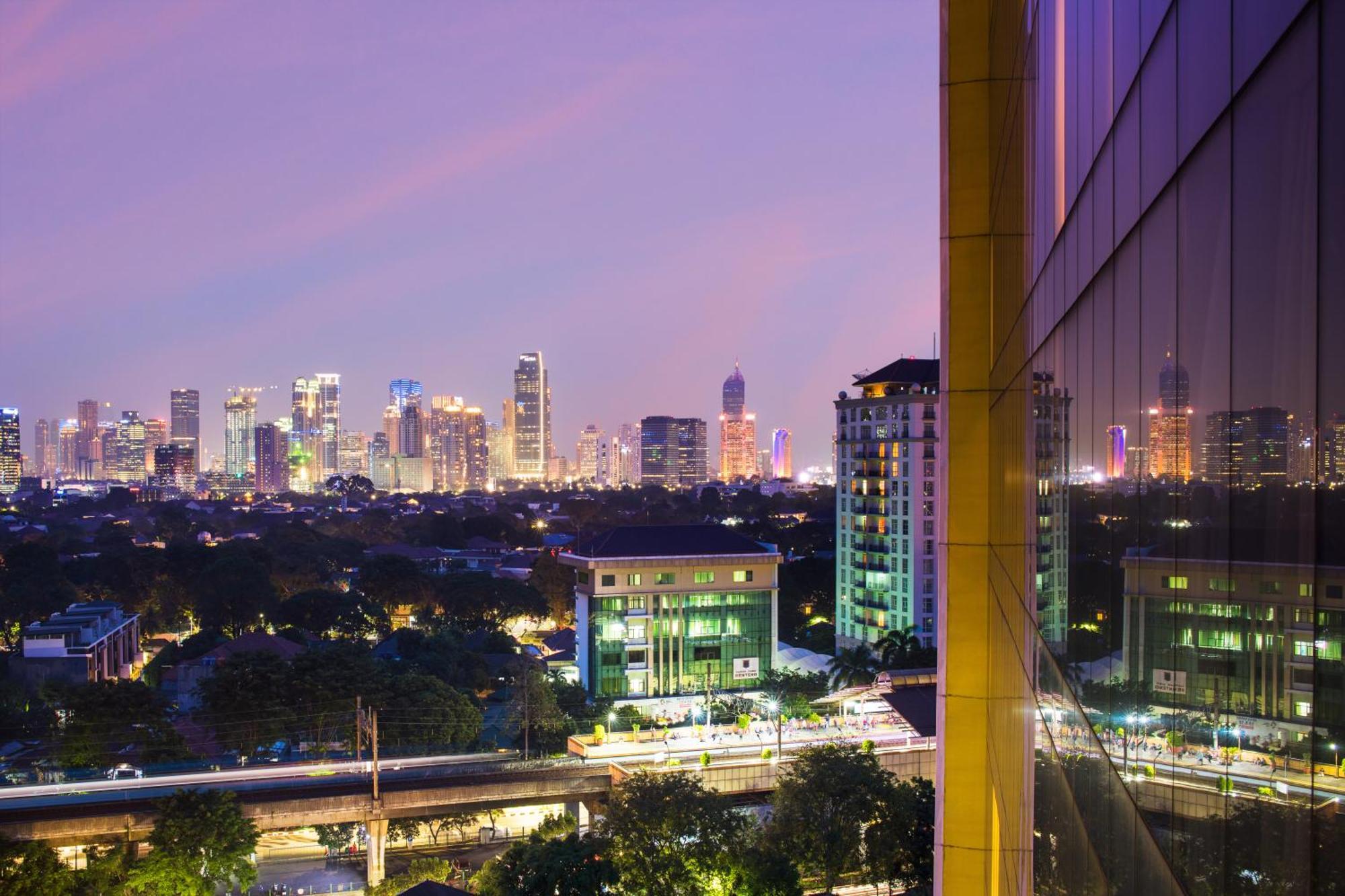 Doubletree By Hilton Jakarta - Diponegoro Kültér fotó View of the city from the hotel